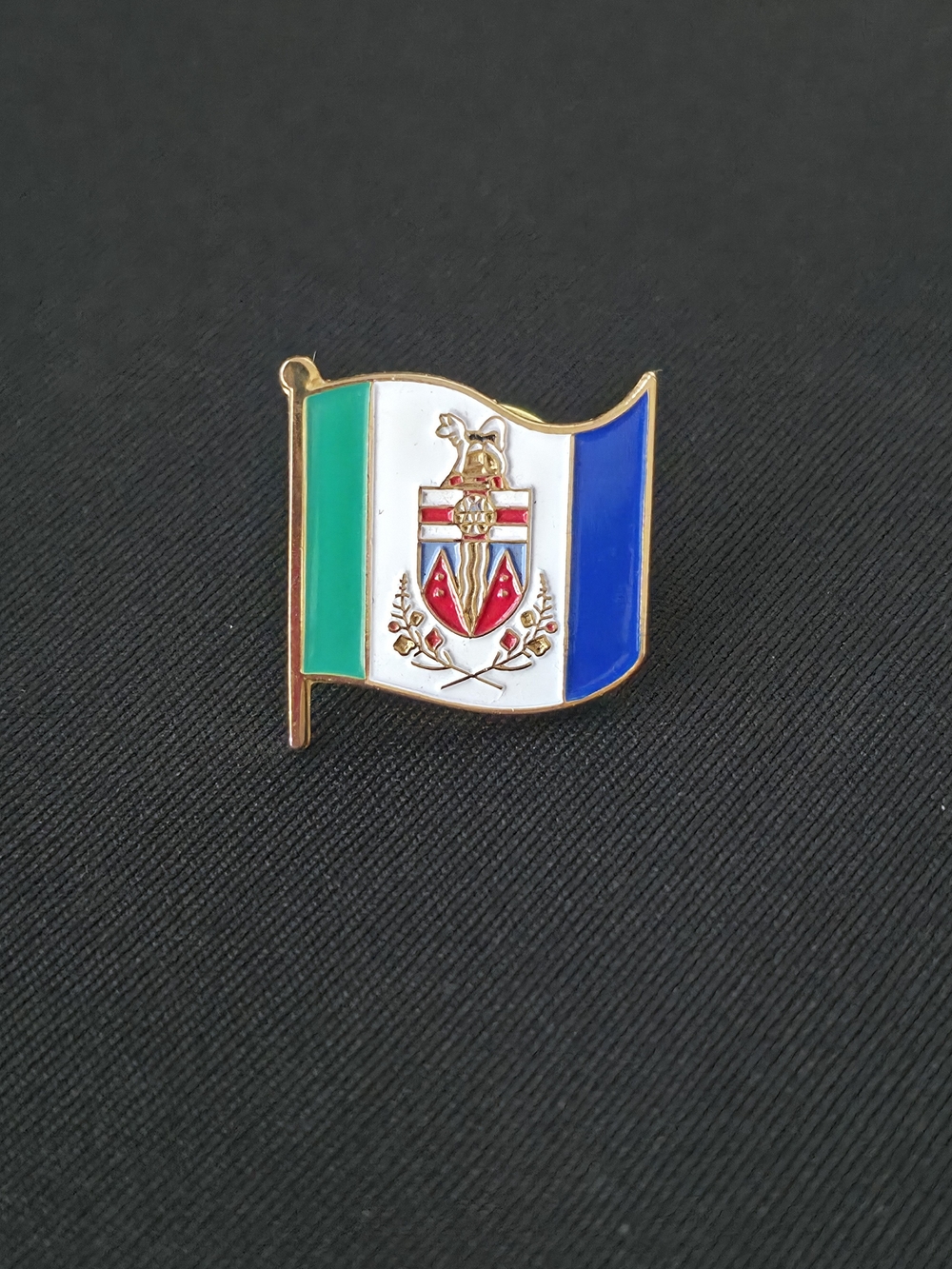 Rare Yukon Territory Flag Enamel Lapel Pin Gold Tone Canadian Collector